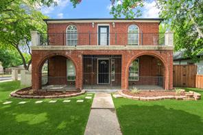 311 E Walnut Street - Photo 1