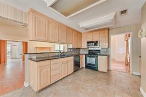 1022 Oak Tree Drive - Photo 6