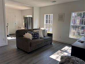 211 Kerby Street - Photo 2