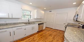 4558 Roland Avenue - Photo 14