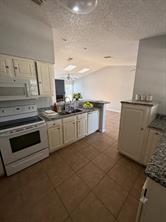 2105 Maplewood Trail - Photo 3