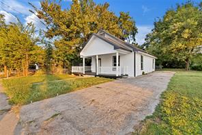 323 W Cherry Street - Photo 2