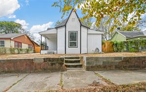 708 W Day Street - Photo 1