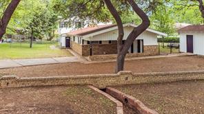 2328 Wildwood Way - Photo 2
