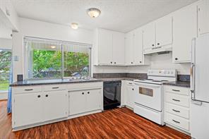 236 E Cunningham Avenue - Photo 5