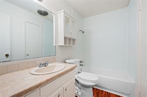 236 E Cunningham Avenue - Photo 9