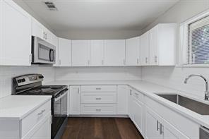 2204 Dunloe Avenue - Photo 10