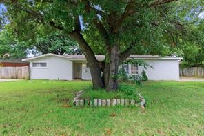 2204 Dunloe Avenue - Photo 2