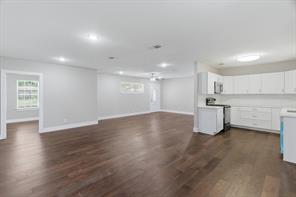 2204 Dunloe Avenue - Photo 9