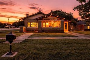 701 Pecan Street - Photo 1
