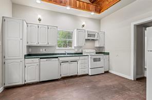 1008 W 10th Street - Photo 12