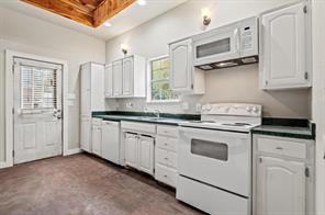 1008 W 10th Street - Photo 13