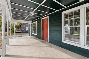 1008 W 10th Street - Photo 4