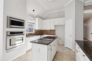 8012 Greenwood Drive - Photo 11