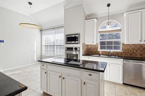 8012 Greenwood Drive - Photo 13