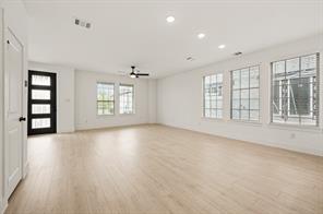 9501 Dahlia Boulevard - Photo 8