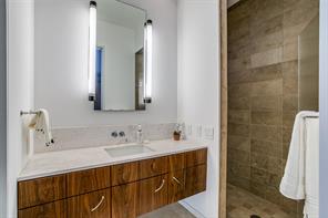 2430 Victory Park Lane - Photo 18