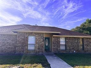 813 Leslie Lane - Photo 1