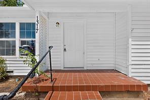 1317 Lakeside Drive - Photo 3