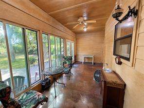527 W Roberts Street - Photo 28