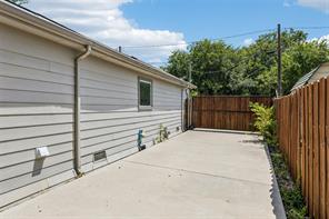 605 E Graham Street - Photo 24