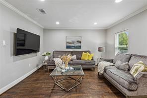 605 E Graham Street - Photo 3