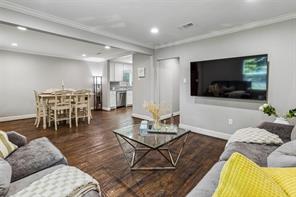 605 E Graham Street - Photo 5