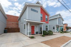 208 Pecan Street - Photo 2