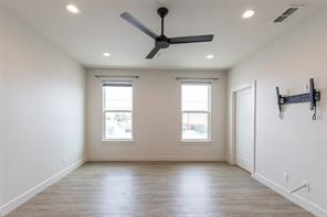 208 Pecan Street - Photo 21