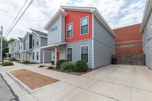 208 Pecan Street - Photo 3