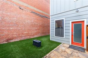208 Pecan Street - Photo 32
