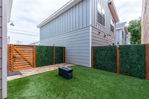 208 Pecan Street - Photo 34