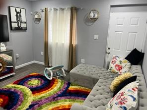 2516 Metropolitan Avenue - Photo 4