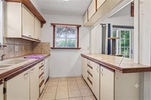 322 Hillcroft Drive - Photo 13