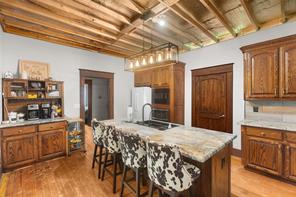 209 Pecan Street - Photo 3