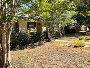 1206 Crestwood Drive - Photo 2