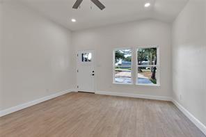 811 SW 28th Street - Photo 5