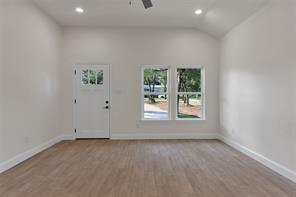 811 SW 28th Street - Photo 7