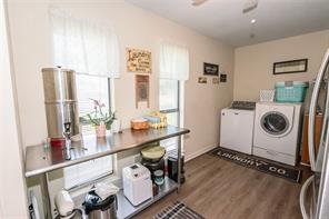517 E Locust Street - Photo 22