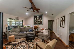 517 E Locust Street - Photo 3