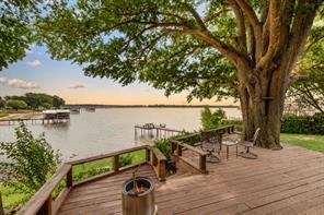 211 Lake Front Drive - Photo 1