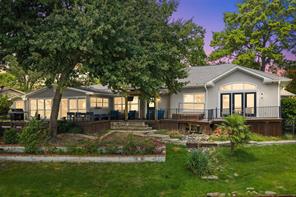 211 Lake Front Drive - Photo 3