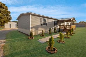 1800 County Road 2105 - Photo 4