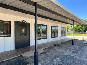 1500 S Oak Avenue - Photo 1