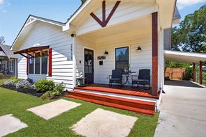 2511 Gladstone Drive - Photo 1
