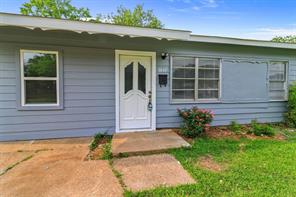 3847 Castle Hills Drive - Photo 2