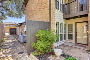 2906 Wayside Drive - Photo 3