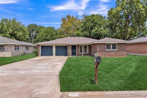 1116 Center Street - Photo 1