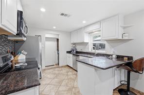 1104 Monterrey Street - Photo 17