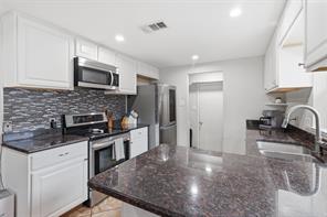 1104 Monterrey Street - Photo 18